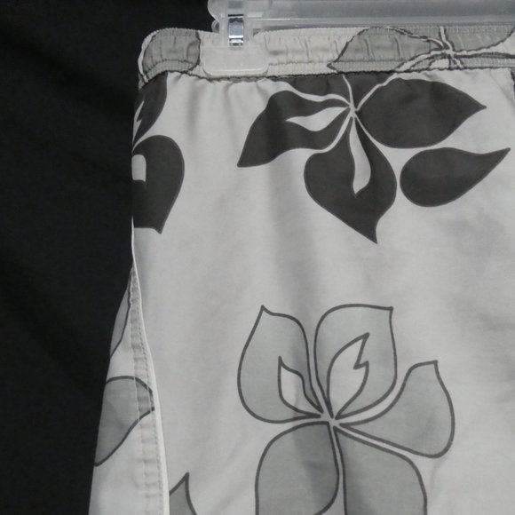 OLD NAVY | size 18 | Floral Print Swim Trunks | Mesh Lining - Picture 8 of 14
